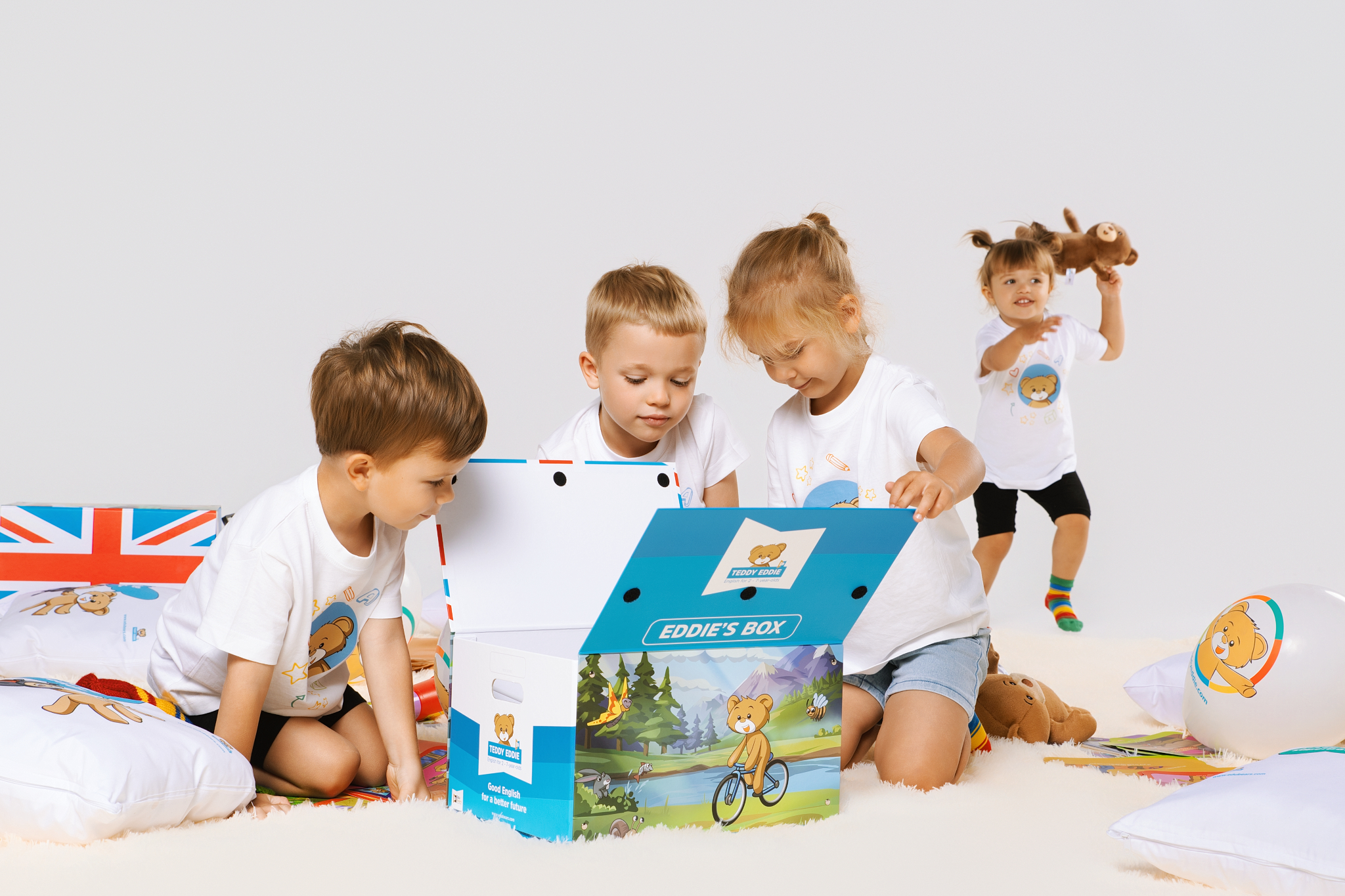 Dzieci uczą się angielskiego poprzez zabawę