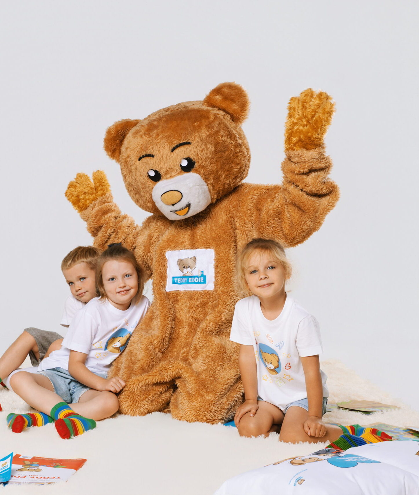 dzieci i miś Teddy Eddie